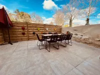 Gite la Maison du Vigneron with 4 bedrooms Hotels in Montolieu