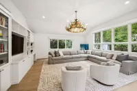 Spacious 6-bedroom house in lovely Amagansett North/East Hampton  with w/pool