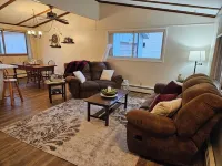 Convenient and comfortable 2 bedroom home in Hayward Hotels in Hayward