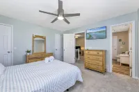 New Rental! Spacious 4-bedroom home in Ocean Isle Beach. 5 minute walk to beach!