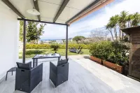 Apartment 8 minutes from downtown!