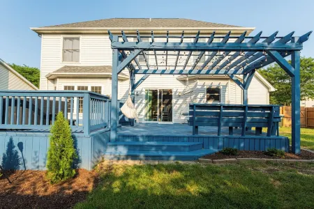 Hot Tub, Smart TVs, Spacious 5bedroom house in charming Bolingbrook with WiFi,AC