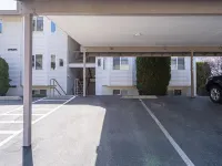 Lovely 2-bedroom condo in Chelan, close to town with mountain views Hotels in Chelan