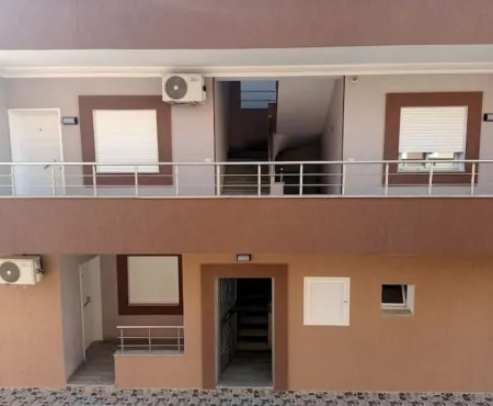 3 Residences, 6 Appartements per Residence Отели в г. Рафраф