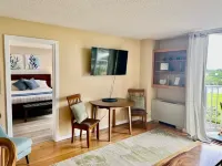 Hilo Getaway: 2Br Condo w/ Pool, A/C & Incredible Views