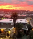 Luxury Stay! Iconic Space Needle View with Easy Access to AK Cruise Terminals! Hotels in Eastlake