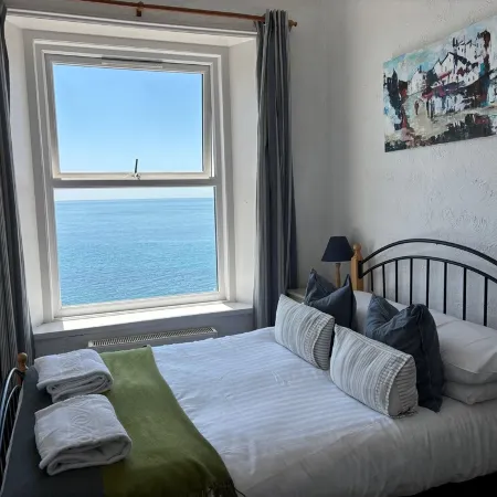Best location in Ventnor, stunning sea views