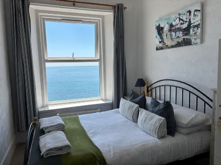 Best location in Ventnor, stunning sea views