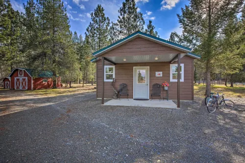 Pet-Friendly Libby Cottage w/ Mountain Views! - parking