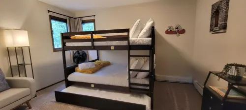 Renovated Open-Concept Pocono Home Game Room, Fireplace, Close to All