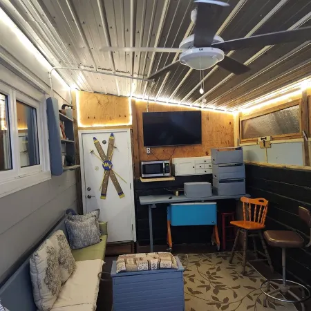 Mountain View House, 2-Minute Walk to Downtown Отели в г. Такер