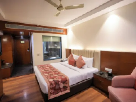 Hotel Royal Cliff Hotels in Kanpur
