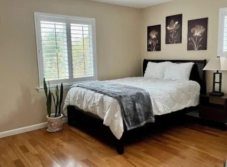 Newly Remodeled  Luxury Duplex 7 minutes to downtown