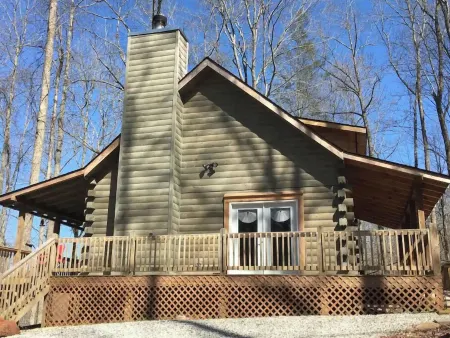 Renew & Relax in Tranquil & Comfortable Log Cabin