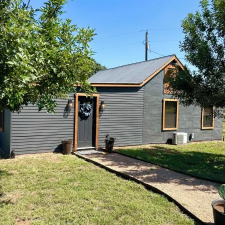 Charming 2BR Bunkhouse in the heart of the Texas Hill Country!