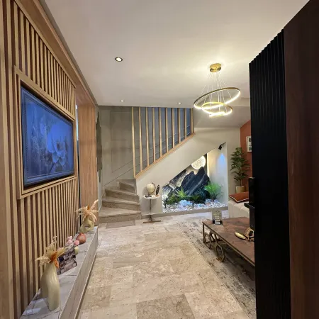 High Standing Duplex - Pool & Sun