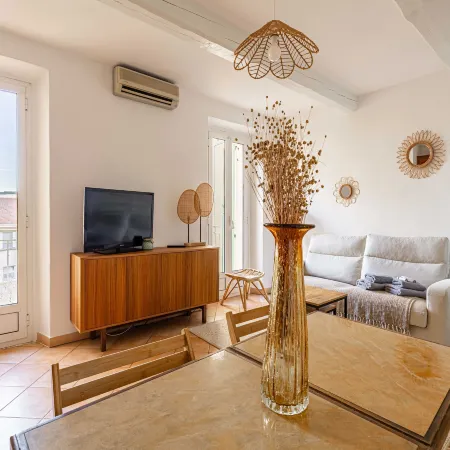 Charming apartment in the heart of Le Suquet.
