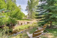 Modern Creekside Home 9 Mi to Downtown Denver - spa