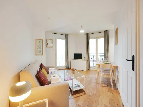 Bright, modern studio for 2P - La Défense