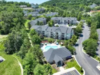 Landing Apartments - Eureka Hotels in Eureka