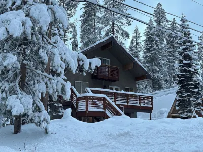 Family/Pet-Friendly Home in Soda Springs near Sugar Bowl, Truckee Hotel in zona Boreal Mountain California