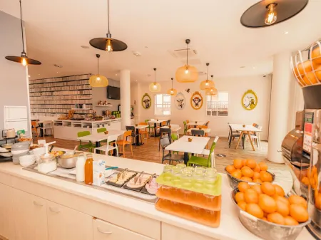 Ibis Styles Deauville Villers Plage Отели в г. Бенервиль-Сюр-Мер