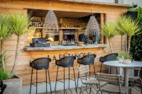 Hôtel les Roches Blanches Cassis - ที่มีบาร์