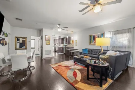 LUXURY AND LOCATION!!! Отели рядом с достопримечательностью «Winter Park Historical Museum»