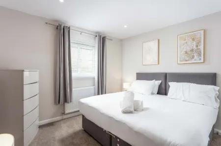 Harbour House - Donnini Apartments Отели рядом с достопримечательностью «Библиотека Форхилл Бранч»