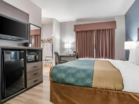 Quality Inn & Suites Hotels in Demopolis