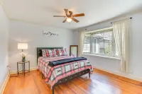 1 Mi to Dwtn Shops and Dining Spacious Family Home - WiFi