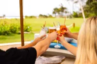 BreakFree Aanuka Beach Resort - bar