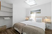 Wellness Lodge 5 Minutes from the Beach – Between Noordwijk and Zandvoort Hotel a Hillegom