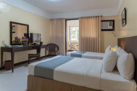 Matabungkay Beach Hotel Отели в г. Лиан