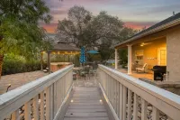 Oak Hollow / Hot Tub / E V Charger - Near Yosemite Hotels in Yosemite Lakes