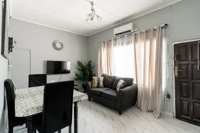 Modern Apt Near Best Malls Restaurants &Stores Hotels in 