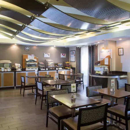 Holiday Inn Express & Suites OXFORD by IHG