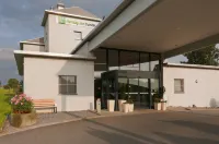 Holiday Inn Express Luzern - Neuenkirch by IHG - parking