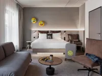 Moxy Munich Ostbahnhof Hotel dekat Stasiun Bawah Tanah Innsbrucker Ring
