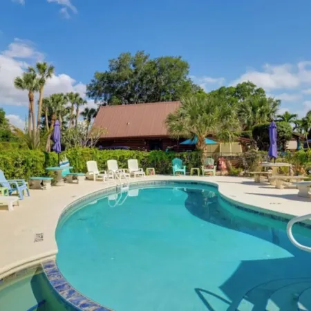 Vibrant Sunsets and Lush Landscaping on Lake Okeechobee Отели в г. Окичоби
