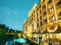 Pivot Hotel Montecasino - Infinity Pools