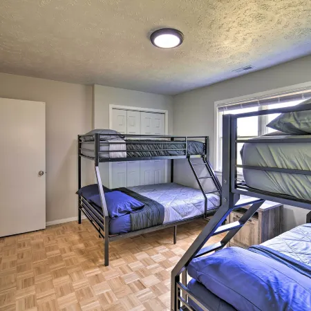 Bluefield Retreat w/ Pool Table: Near Parks!