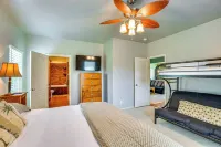 1/2 Mi to Lake Texoma: Home w/ Fire Pit & Grill! - 3 estrellas