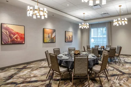 Cambria Hotel Louisville Downtown-Whiskey Row Отели рядом с достопримечательностью «T3»