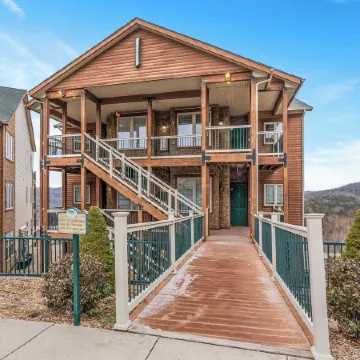 Sunset Retreat - 3 Min from Silver Dollar