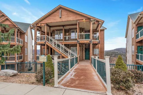 Sunset Retreat - 3 Min from Silver Dollar