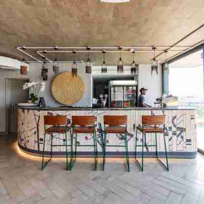 The WEX in the heart of Woodstock. One Bed Fitness & Recreational Facilities