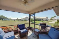 Screened Porch + Pool Access: Cozy Sebring Condo