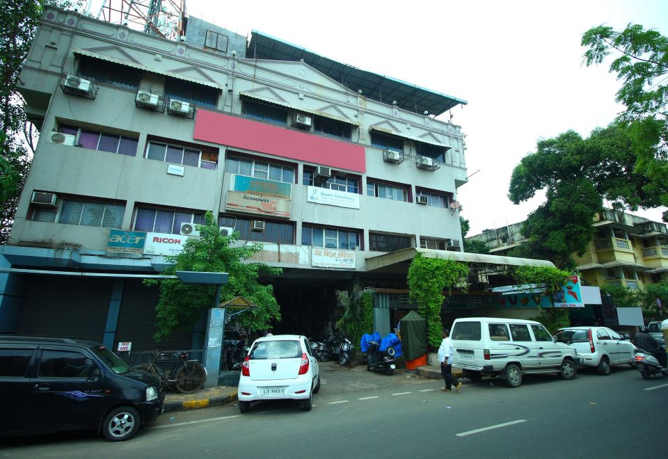 OYO 3788 Sadbhav Hotel - Housity
