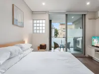 Bright Studio with Balcony near Coogee Beach